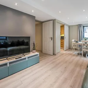 Apartment Heart Of Edinburgh's Old Town - Modern 2 Bedroom & Lift - Old Fishmarket Close., Edinburgh