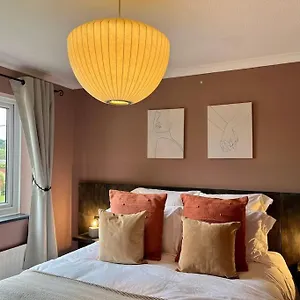 Lovely 2 Bedroom House + Garden , Burton (Dorset) United Kingdom
